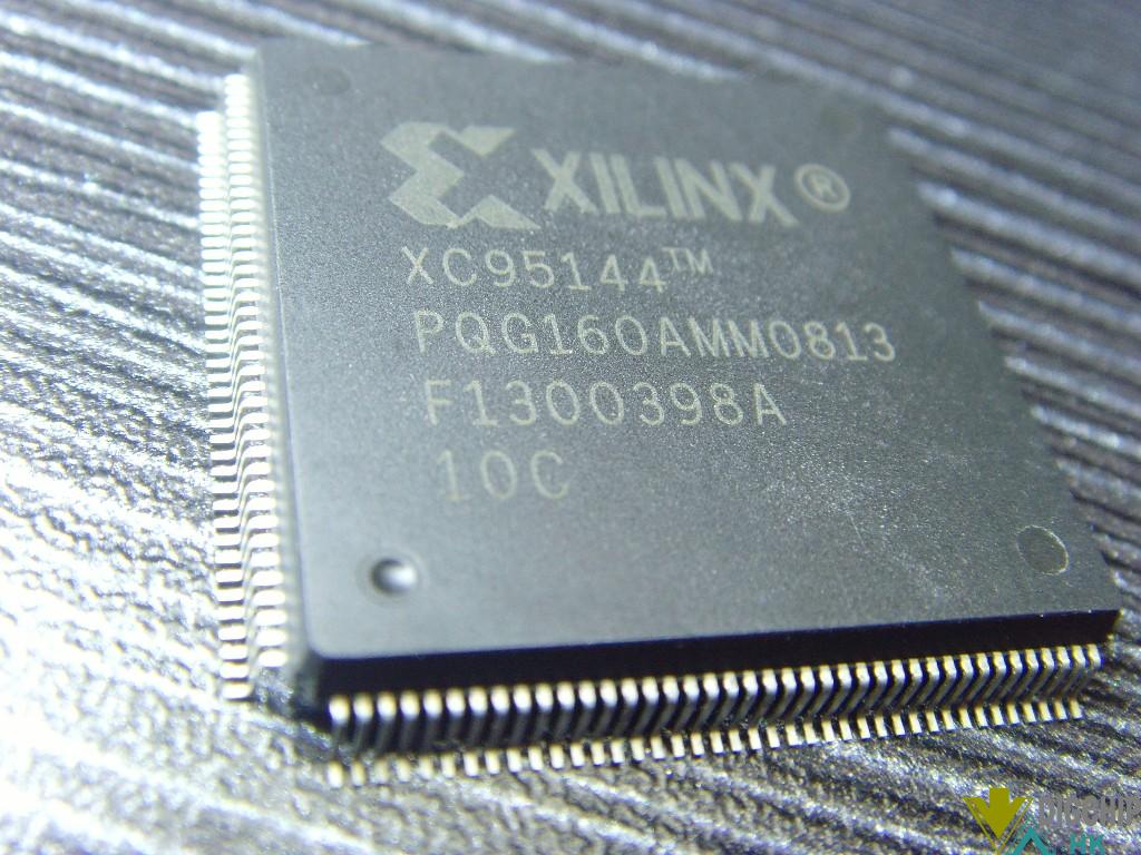 XC95144-10PQG160C